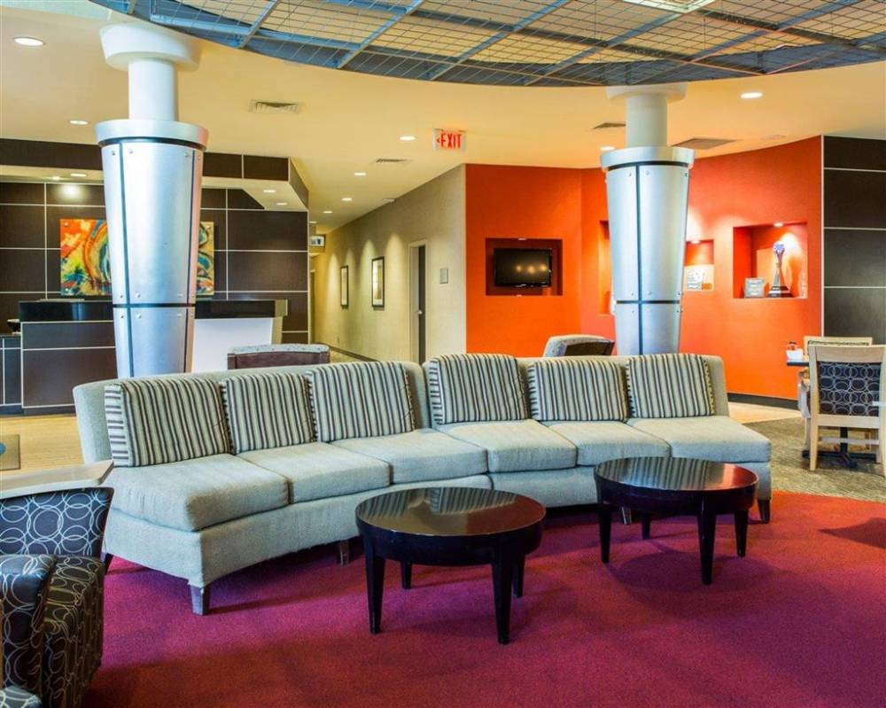 Cambria Hotel Traverse City 9