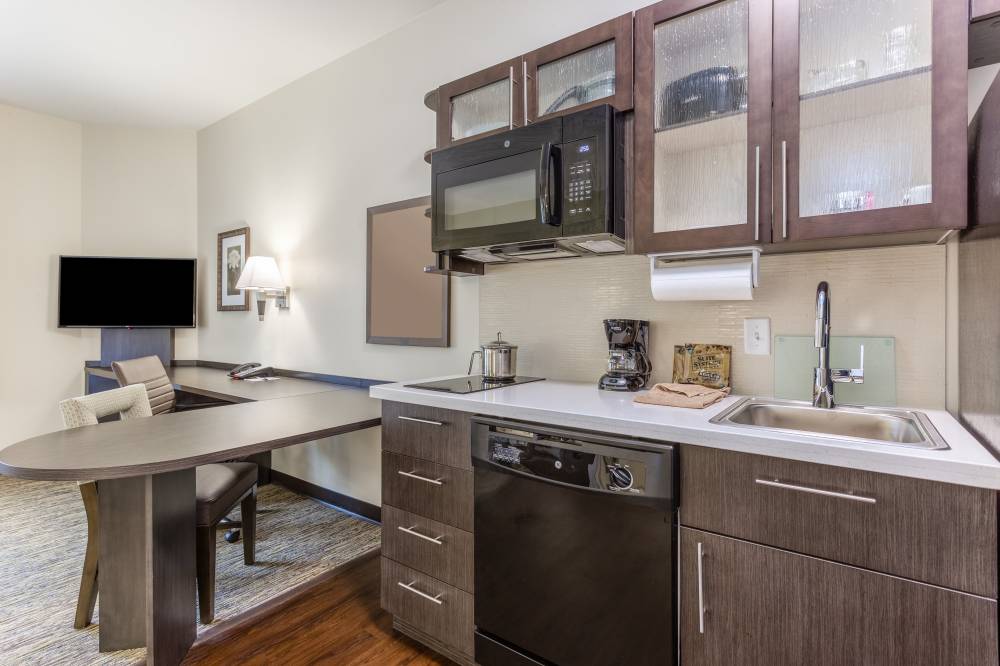 Candlewood Suites Davenport 7