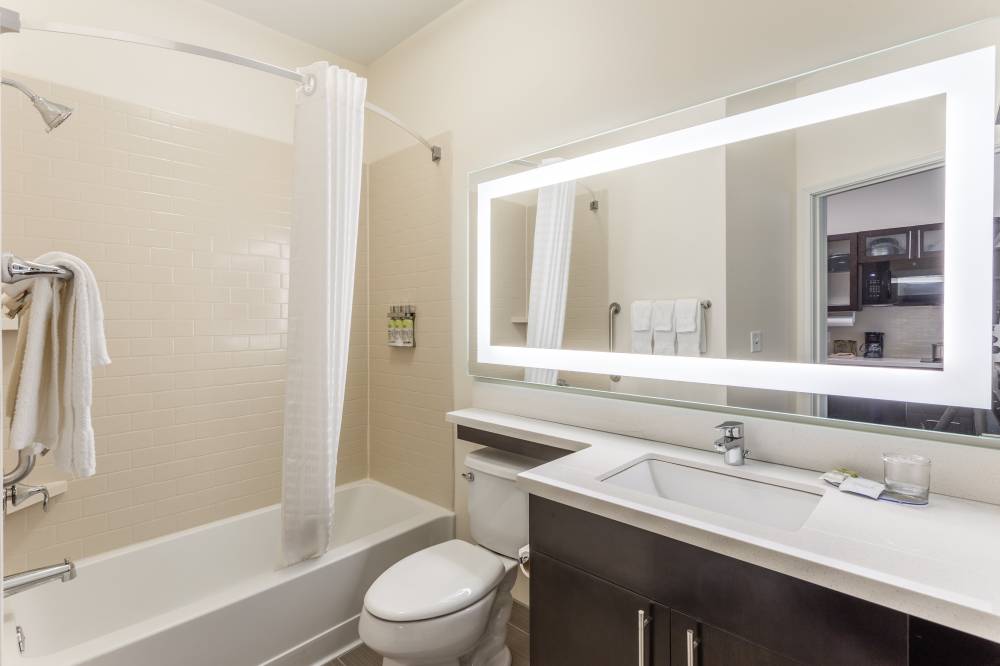 Candlewood Suites Davenport 9