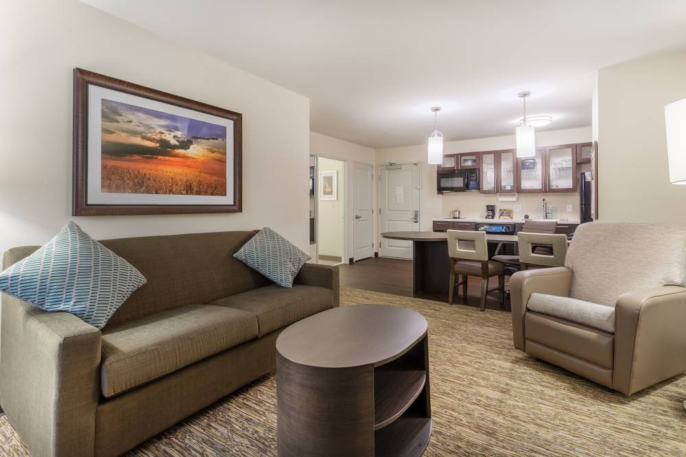 Candlewood Suites Davenport 8