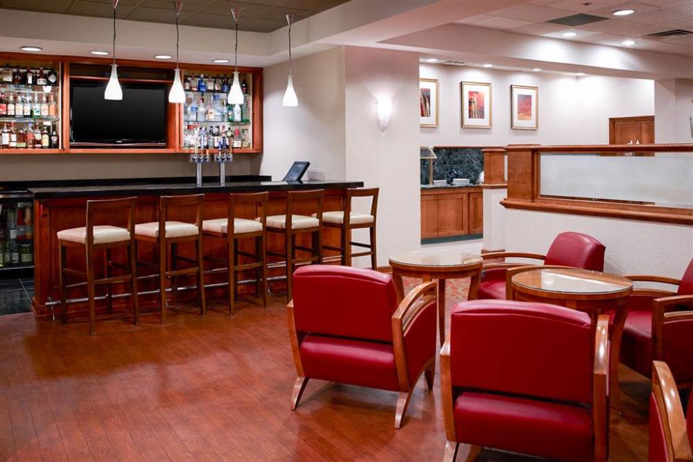Clarion Hotel Airport 9