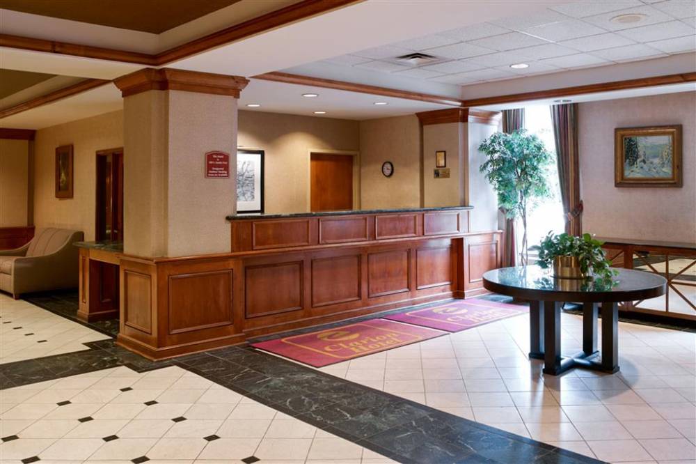 Clarion Hotel Airport 7