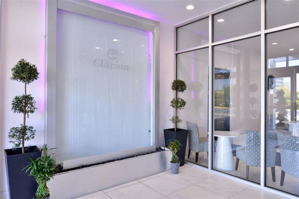Clarion Inn And Suites Orlando 1