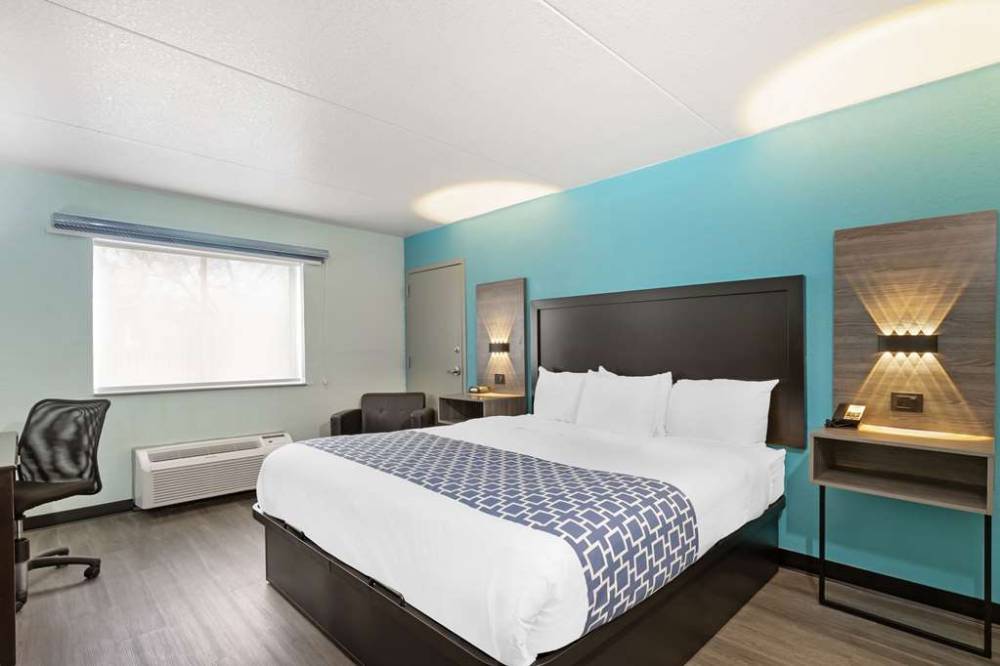 Clarion Inn Des Moines Airport 8