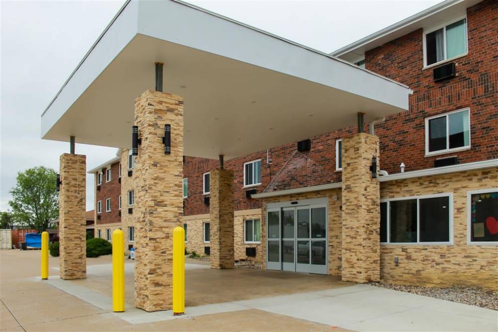 Clarion Pointe Bettendorf - Quad Cities 2