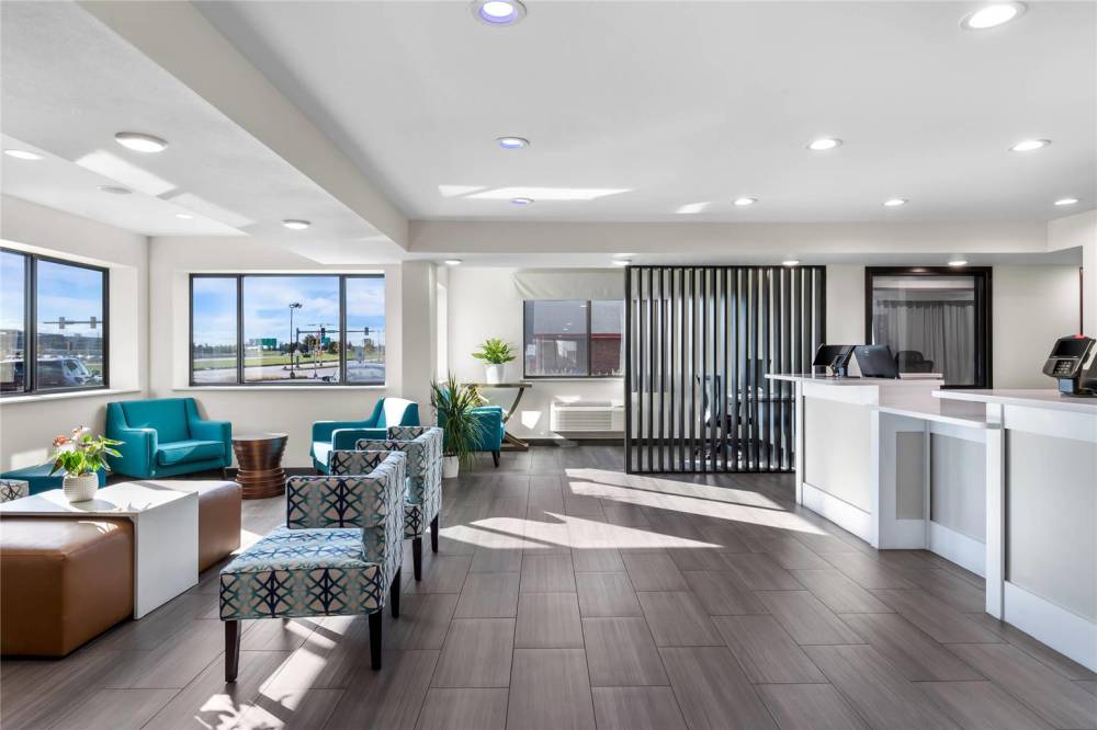 Clarion Pointe Milwaukee Airport 3