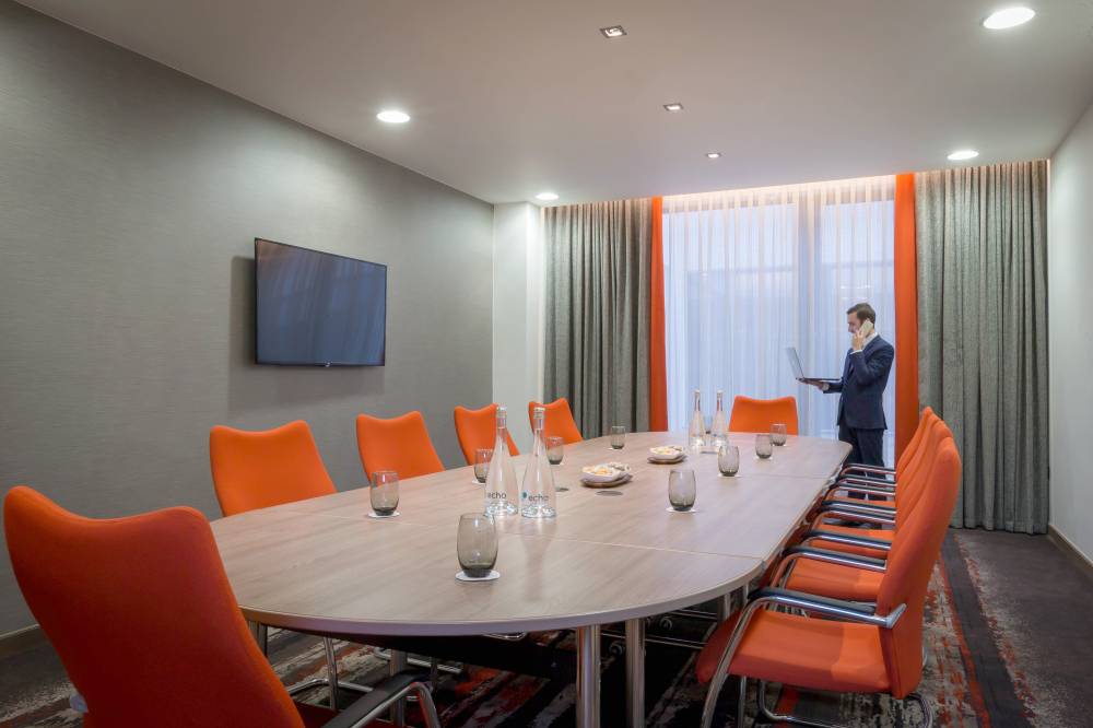 Clayton Hotel Chiswick 4