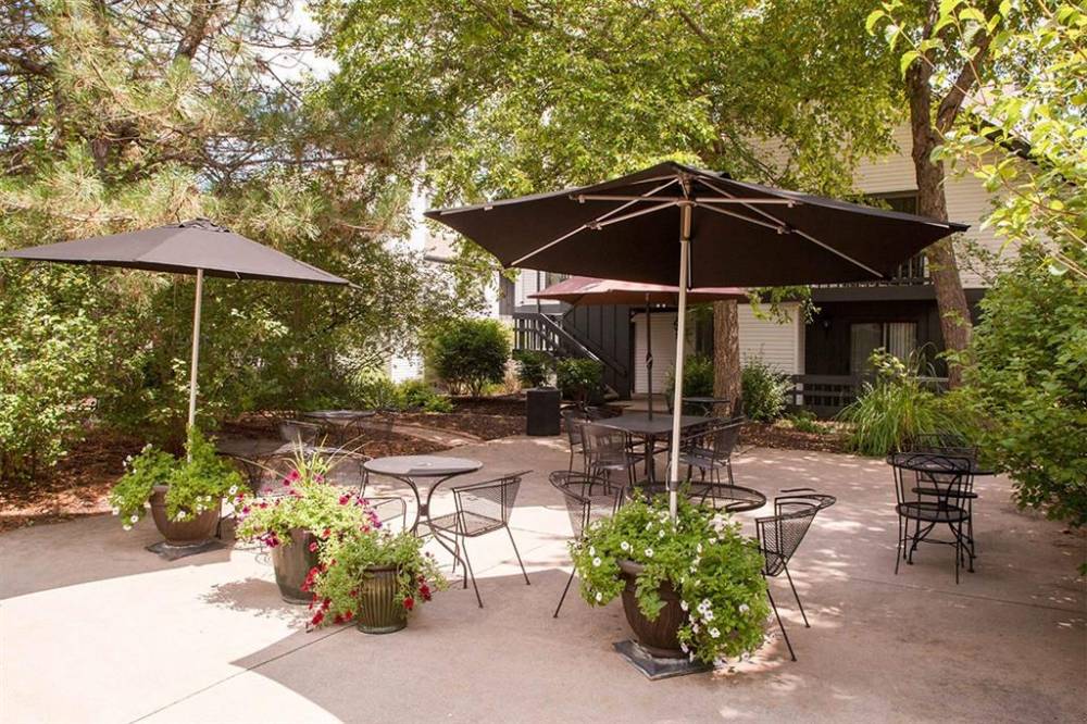 Cloverleaf Suites Lincoln Ne 2
