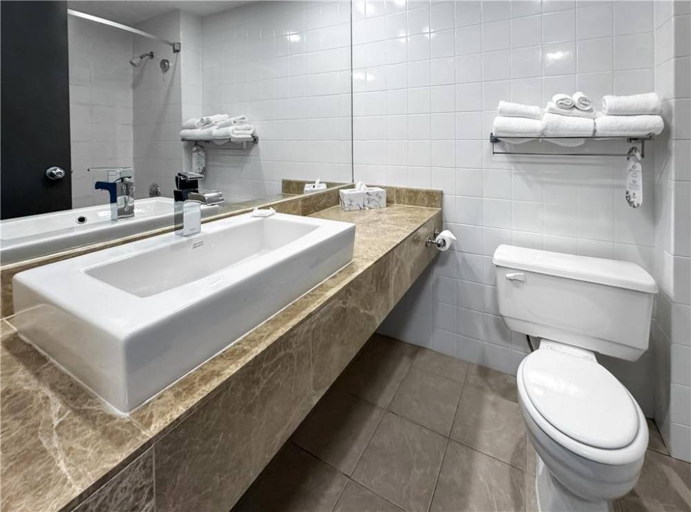 Coast Lonsdale Quay Hotel 7
