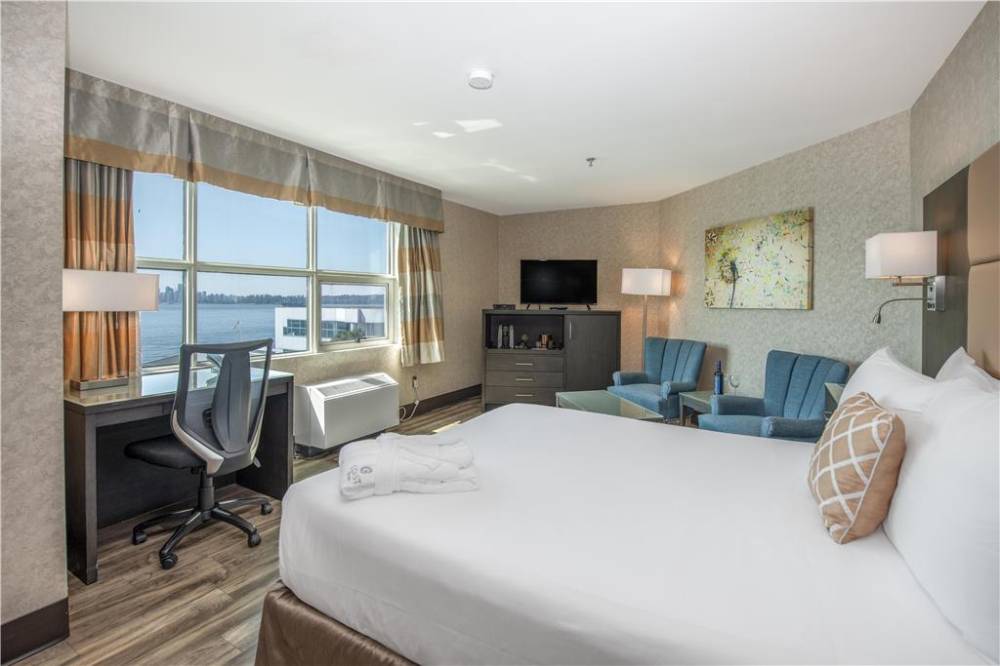Coast Lonsdale Quay Hotel 9