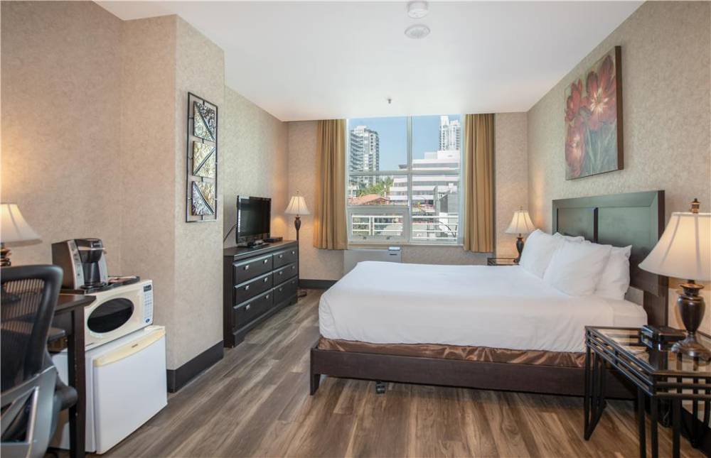 Coast Lonsdale Quay Hotel 4