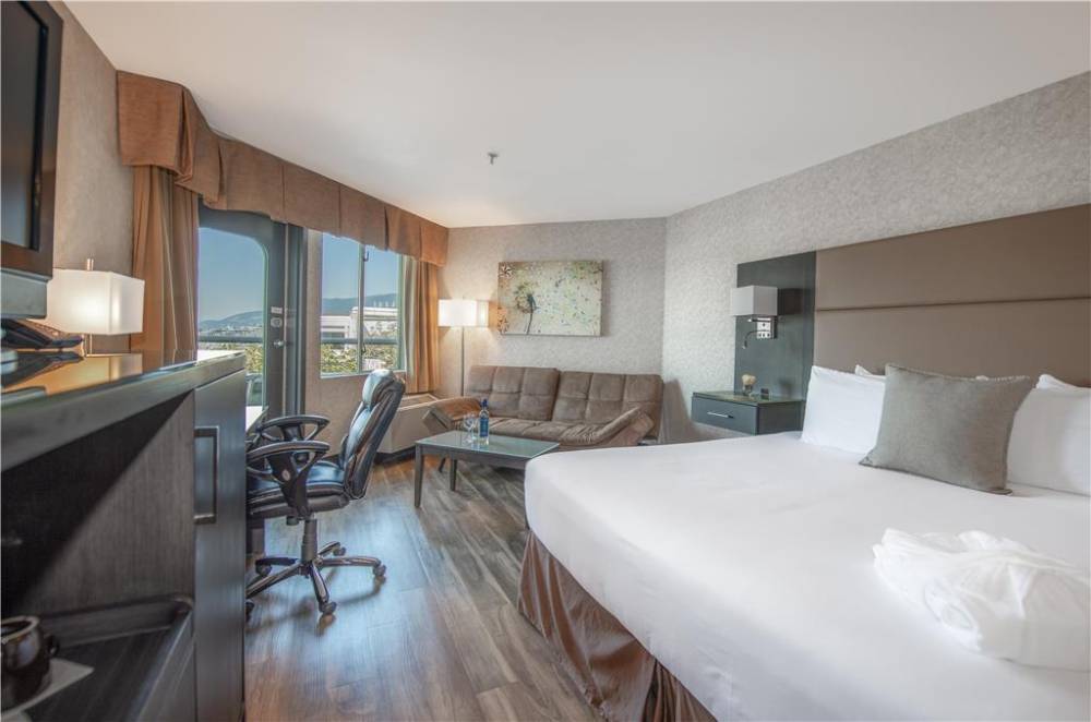 Coast Lonsdale Quay Hotel 10