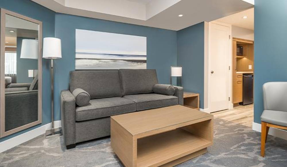 Coast Tsawwassen Inn 7