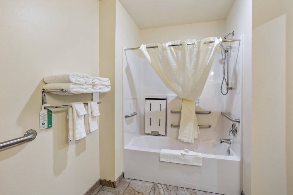 Cobblestone Hotel Little Chute 8