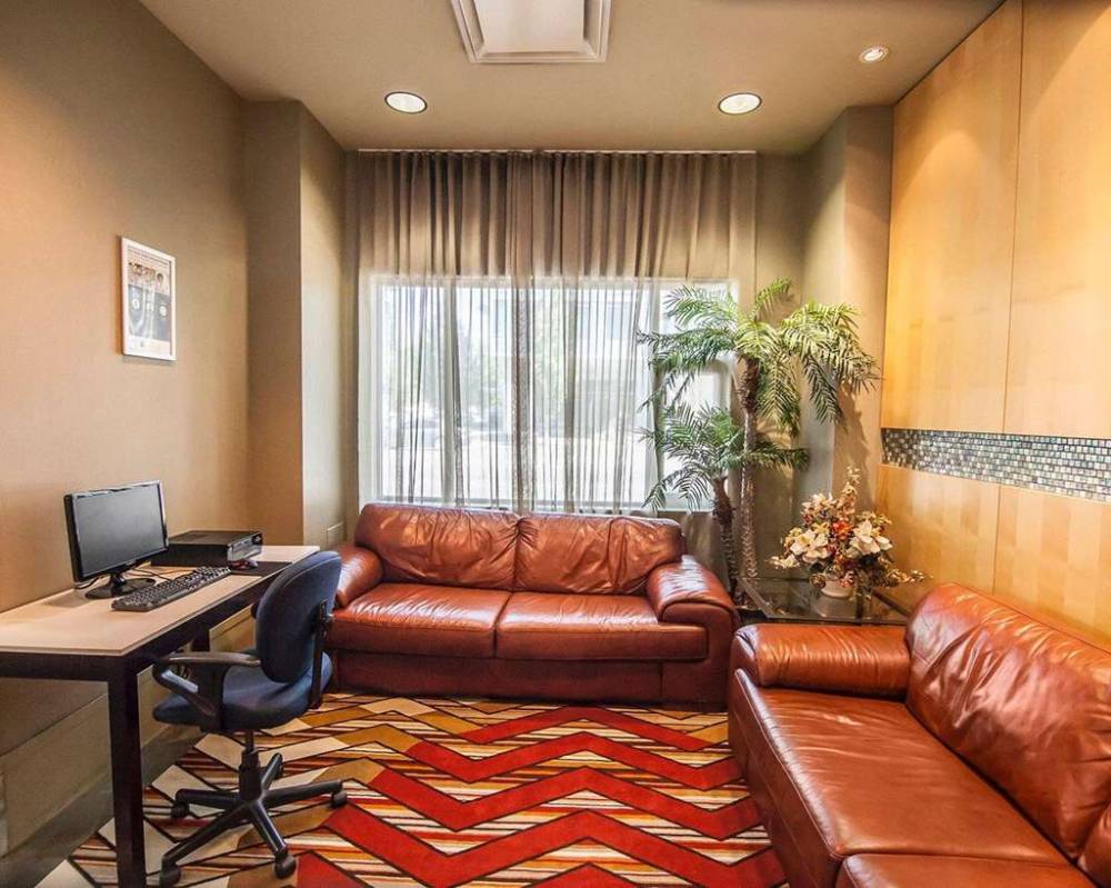 Comfort Hotel Vancouver Airport 7
