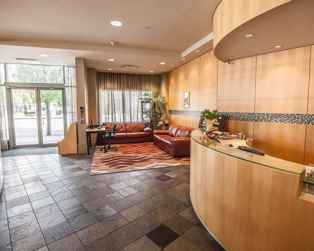 Comfort Hotel Vancouver Airport 5