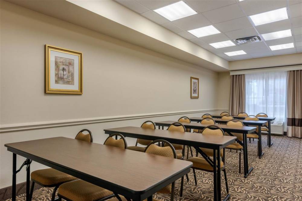 Comfort Inn And Suites Airport 3