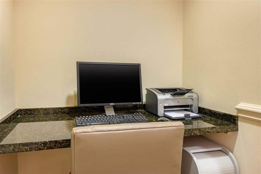 Comfort Inn And Suites Airport 5