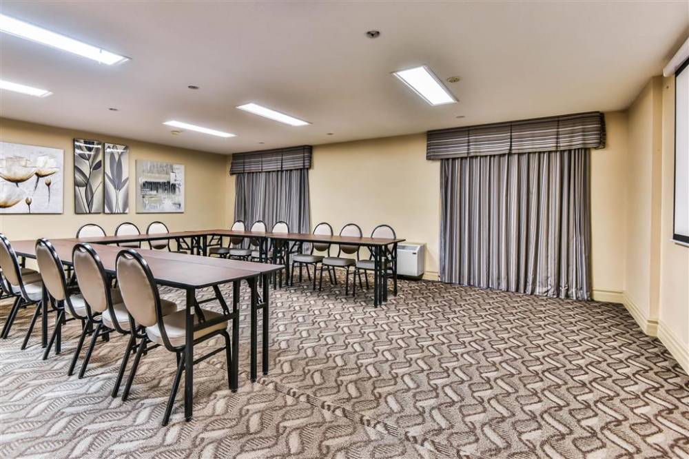 Comfort Inn And Suites Ambassador Bridge 4