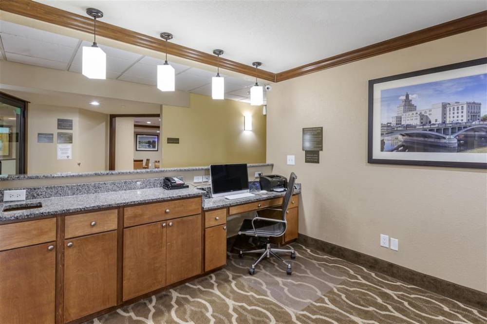 Comfort Inn And Suites Cedar Rapids Nort 10