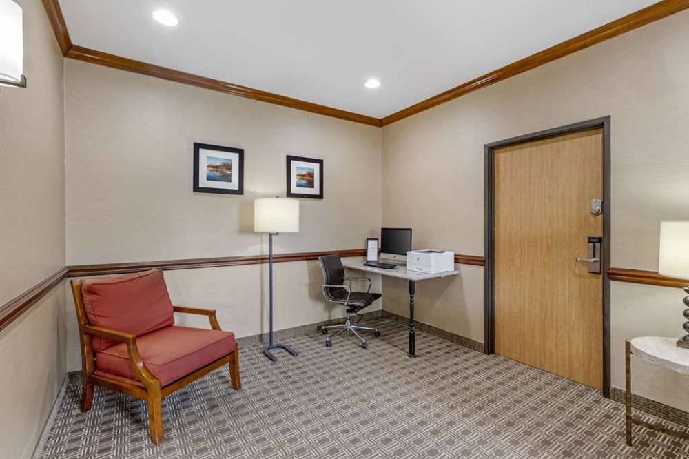 Comfort Inn And Suites East Moline Near I-80 8
