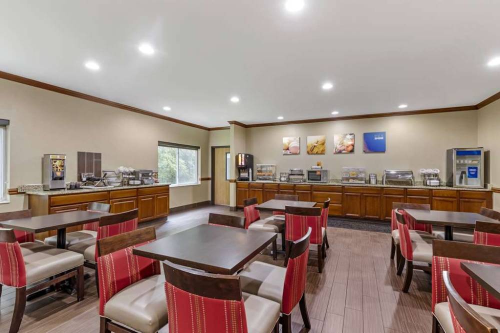 Comfort Inn And Suites East Moline Near I-80 9