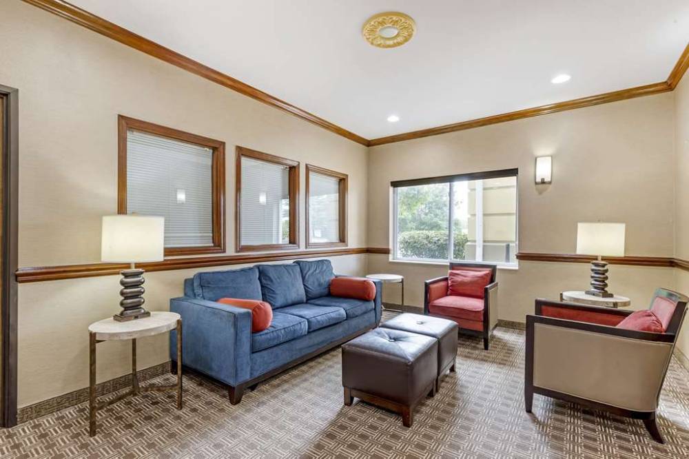 Comfort Inn And Suites East Moline Near I-80 7