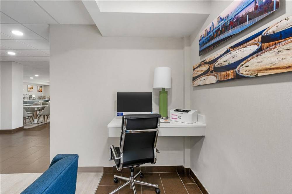 Comfort Inn And Suites Louisville Airport Fair And Expo 6
