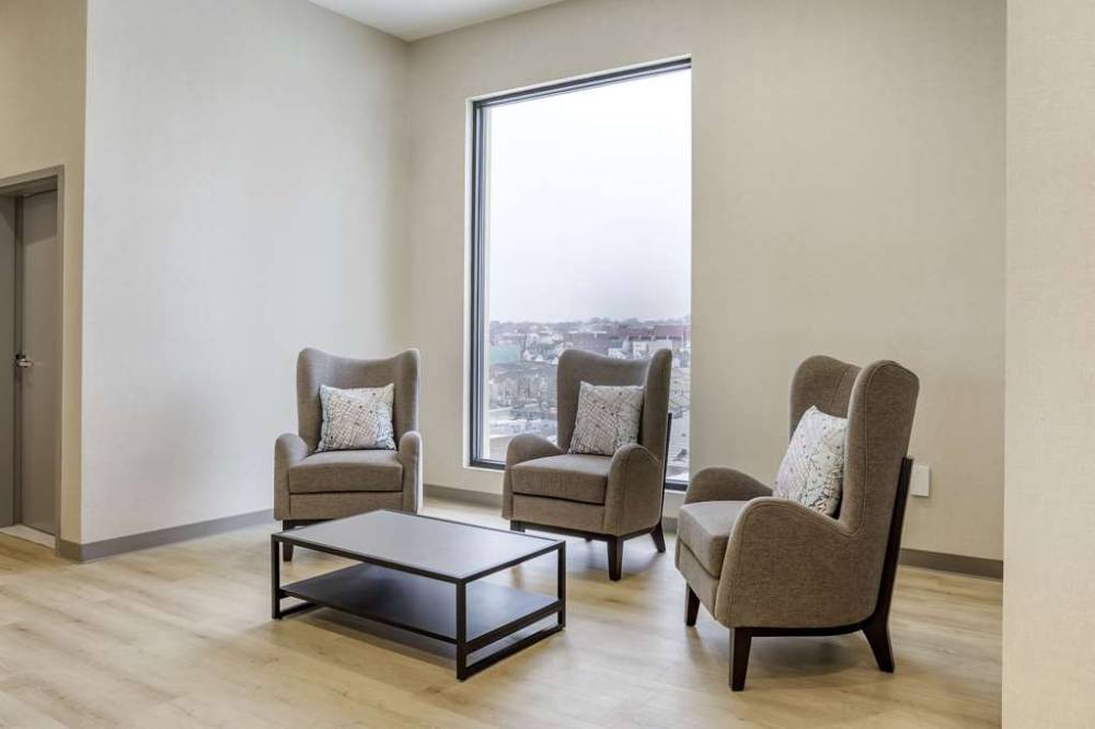 Comfort Inn And Suites Newark Liberty International Airport 9