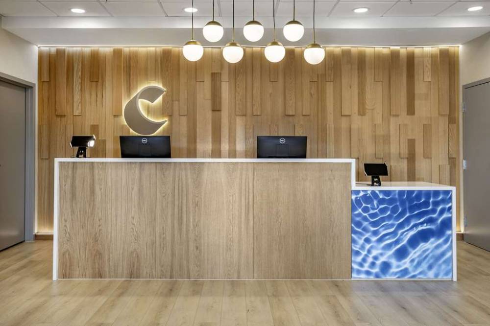 Comfort Inn And Suites Newark Liberty International Airport 6