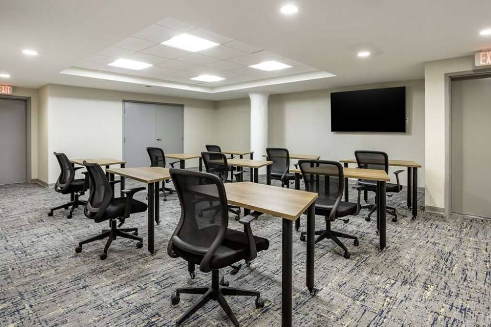 Comfort Inn And Suites Newark Liberty International Airport 4