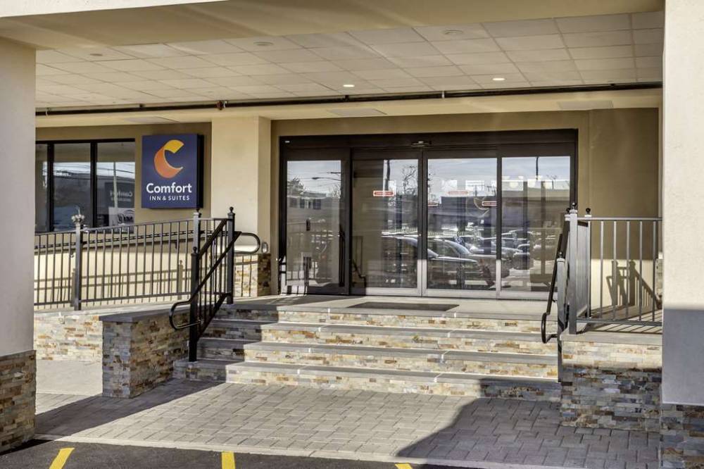 Comfort Inn And Suites Newark Liberty International Airport 2