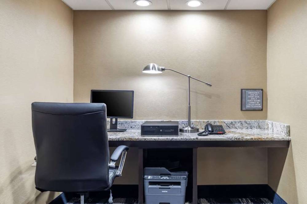 Comfort Inn Dallas North Love Field Airport 6