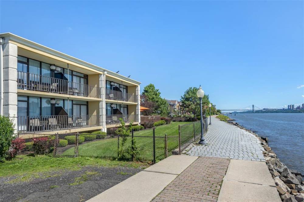 Comfort Inn Edgewater On Hudson River