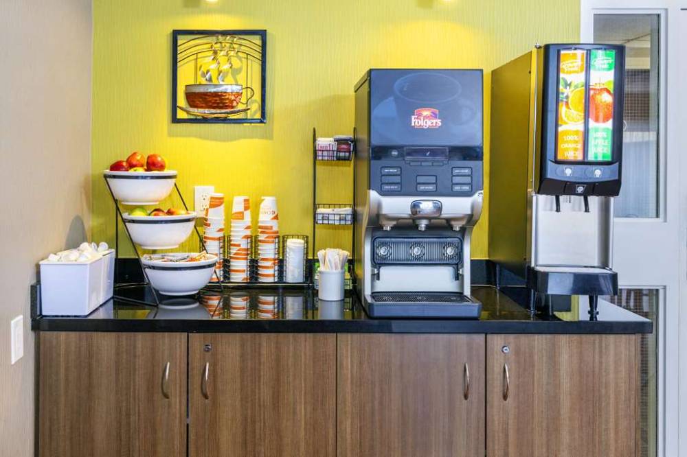 Comfort Inn Magnetic Hill 10