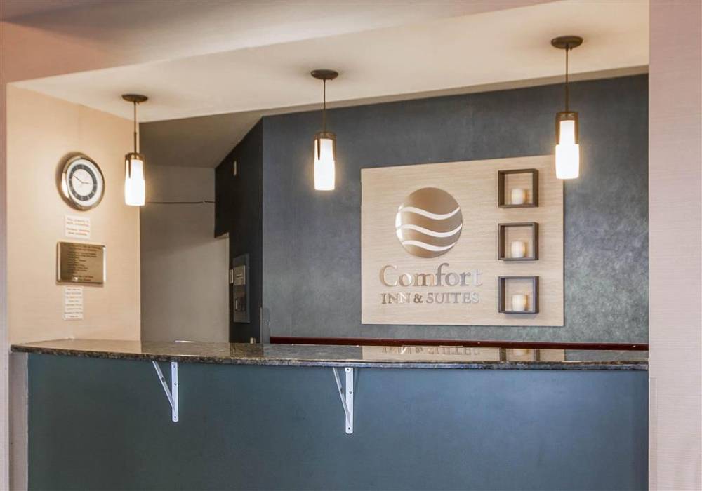 Comfort Inn & Suites Madison - Airport 6