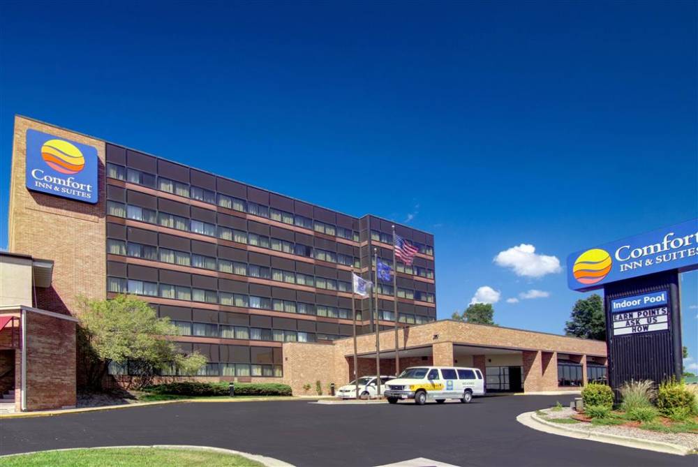 Comfort Inn & Suites Madison - Airport 2