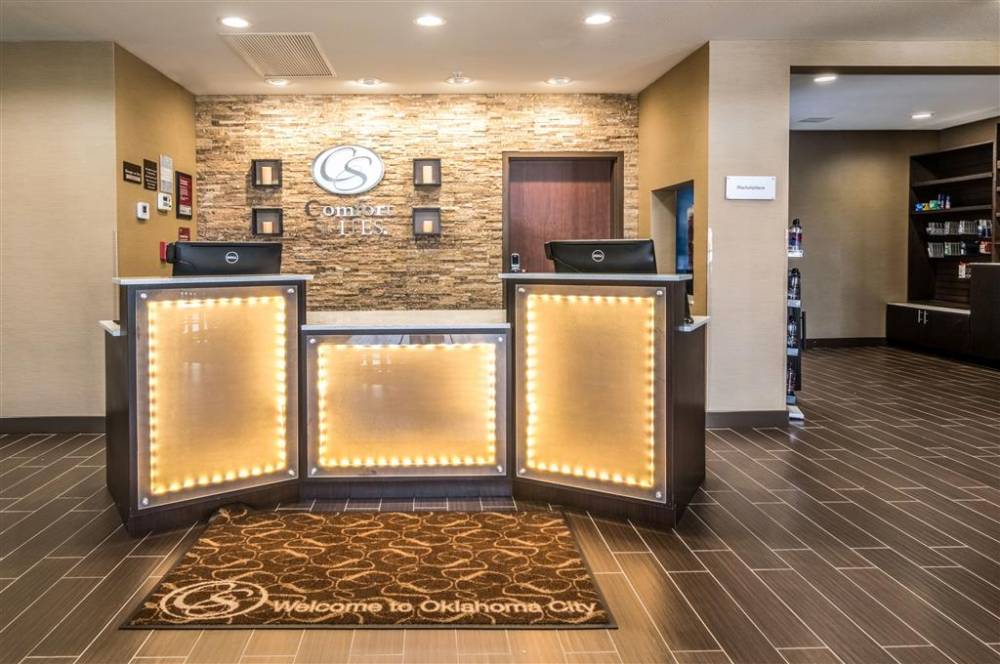 Comfort Suites Airport On Meridian 3