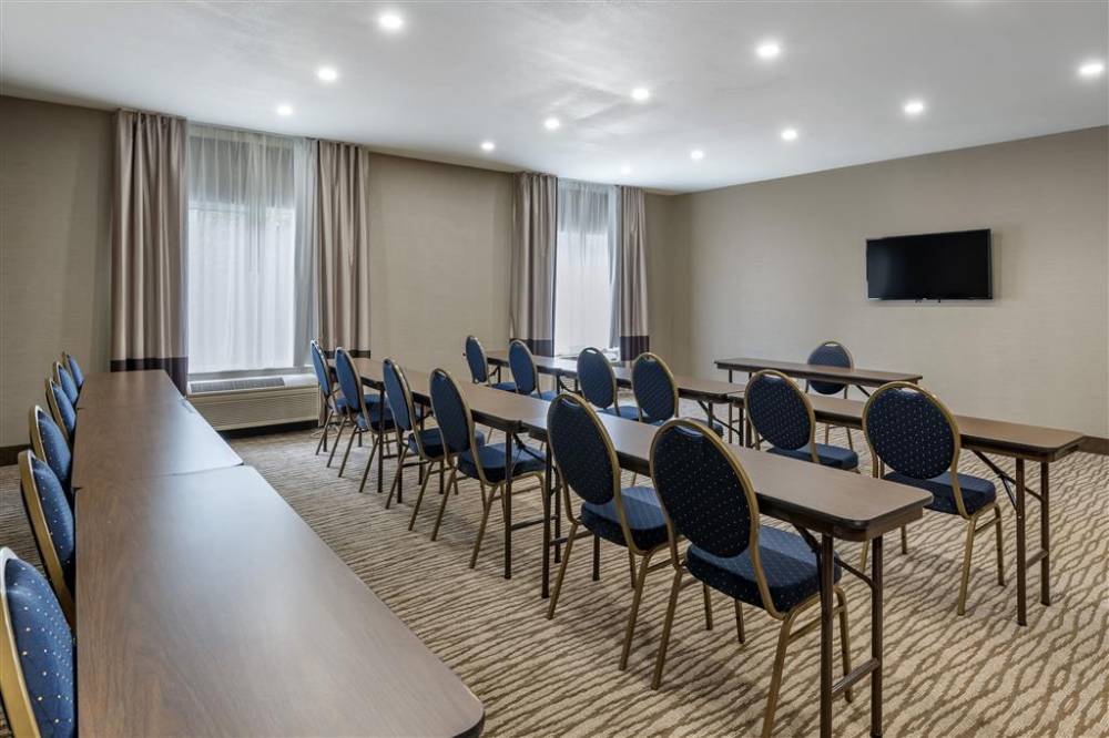 Comfort Suites Auburn Near I-69 5