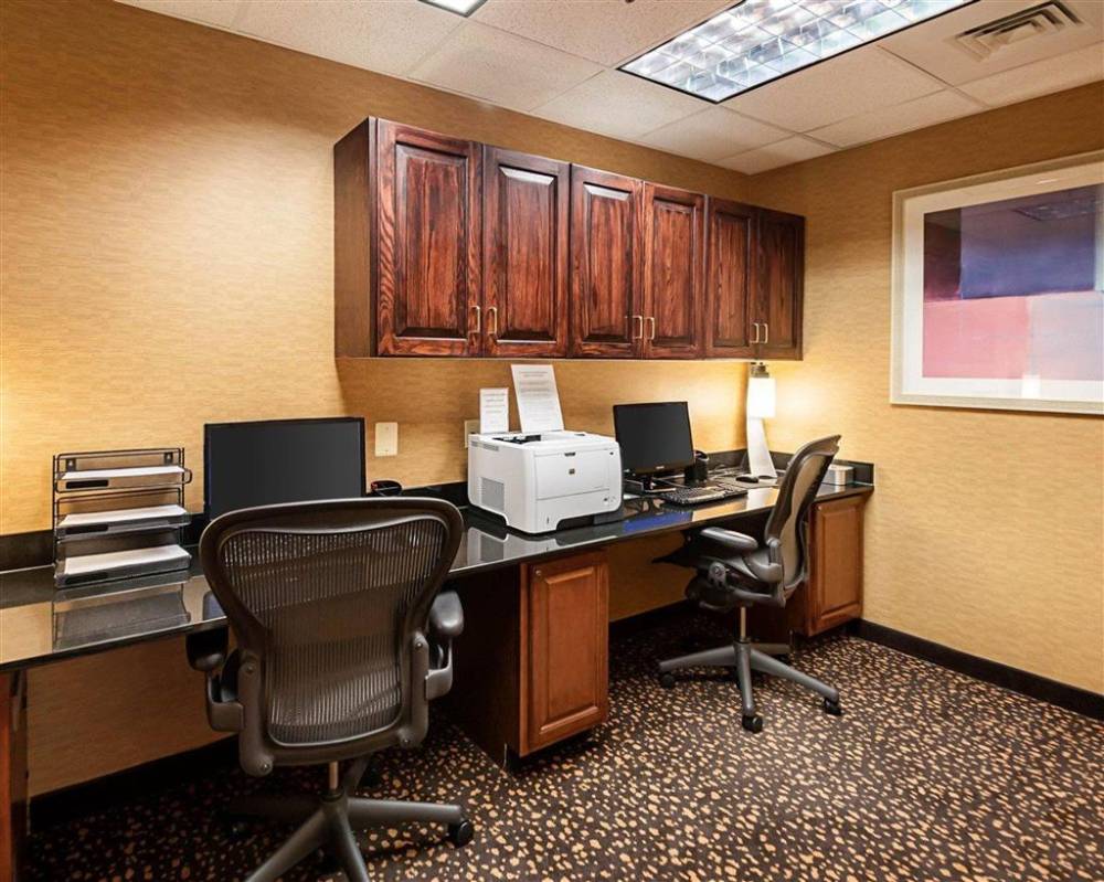 Comfort Suites Dulles Airport 9