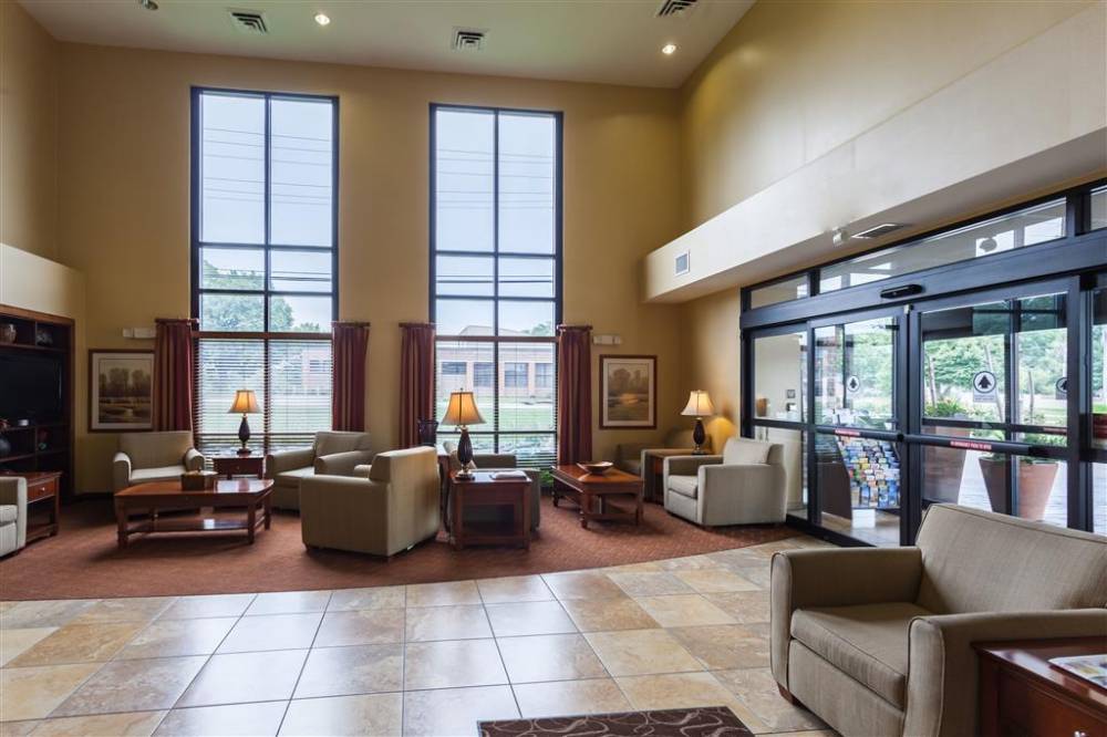 Comfort Suites East 4