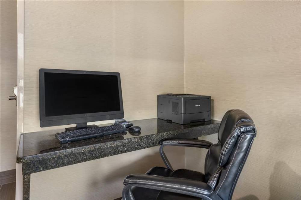 Comfort Suites Grandville - Grand Rapids 4