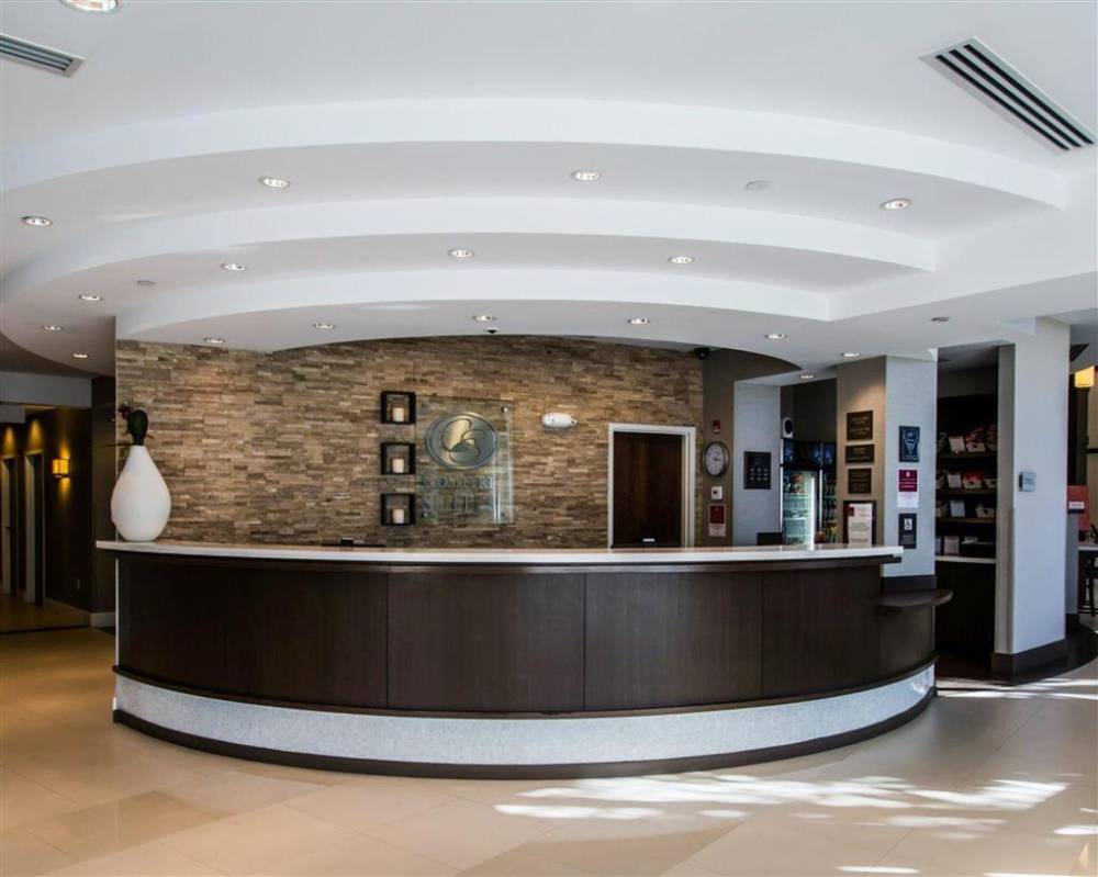 Comfort Suites Miami Airport North 5