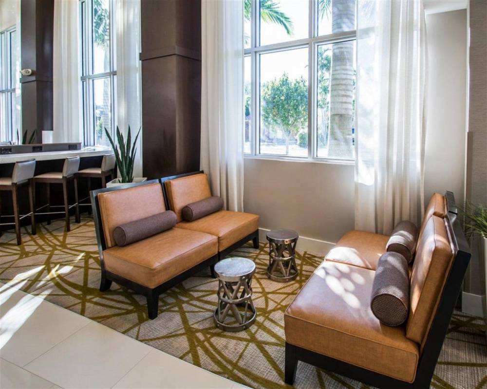 Comfort Suites Miami Airport North 6