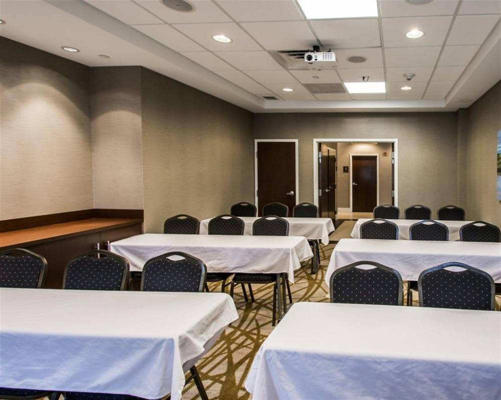 Comfort Suites Miami Airport North 4
