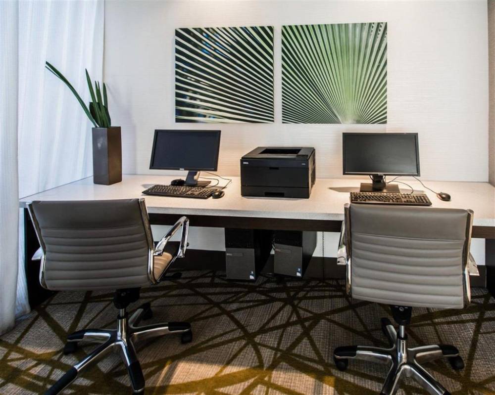 Comfort Suites Miami Airport North 8
