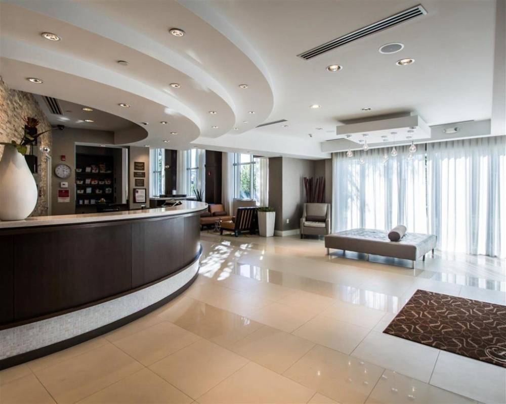 Comfort Suites Miami Airport North 7