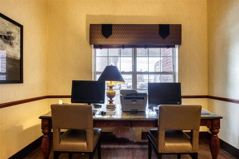 Comfort Suites Milwaukee Airport 9