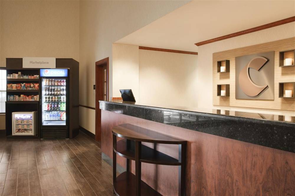 Comfort Suites Milwaukee Airport 8