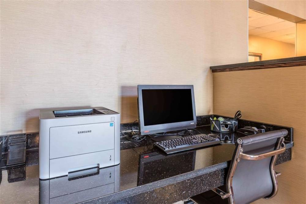 Comfort Suites North 4